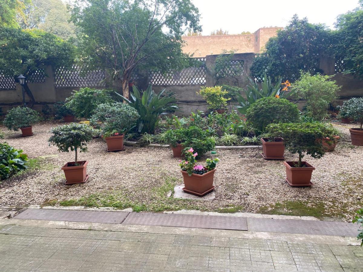 La Rosa Di 3 In Heart Of In San Giovanni * Rom
